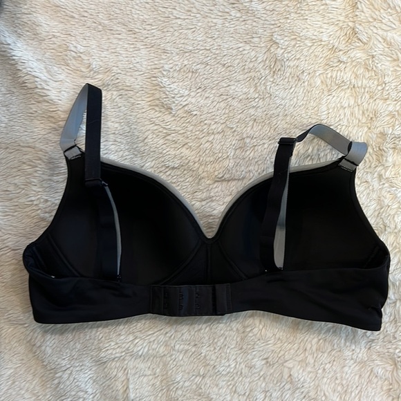 Calvin Klein Wirefree Bra Black size Small Comfortable Microfiber Soft - Picture 4 of 7